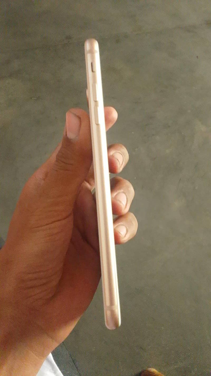 Apple iPhone 8 Plus 5