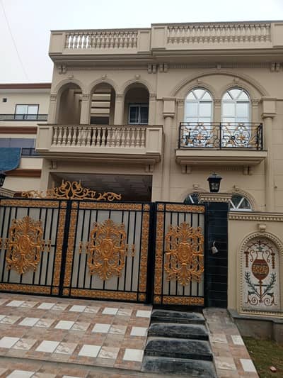 10 MARLA LIKE NEW 6 BEDS OWNER BUILD HOUSE ON 60 FEET ROAD FOR SALE PINE AVENUE ROAD LAHORE.