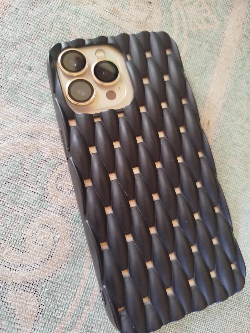 Apple iPhone 13 Pro Max 2