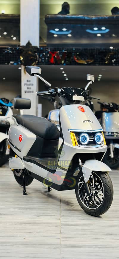Scooty Kings Yadea Metro Evee Evon Okla EV Female Ramza