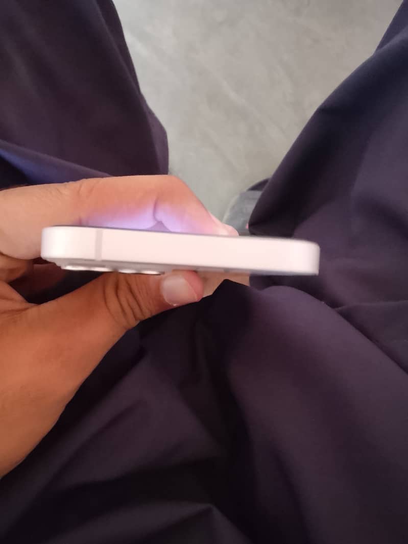 Apple iPhone 13 4