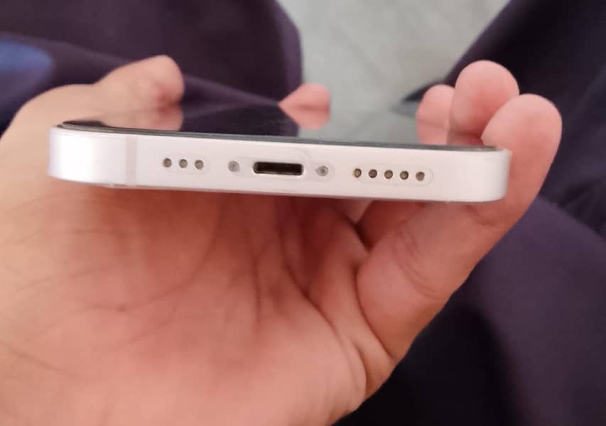 Apple iPhone 13 5