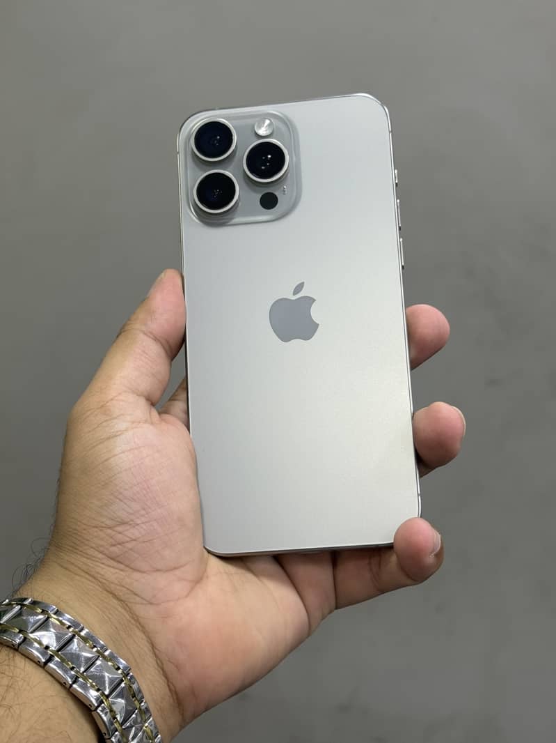 Apple iPhone 15 Pro Max 0