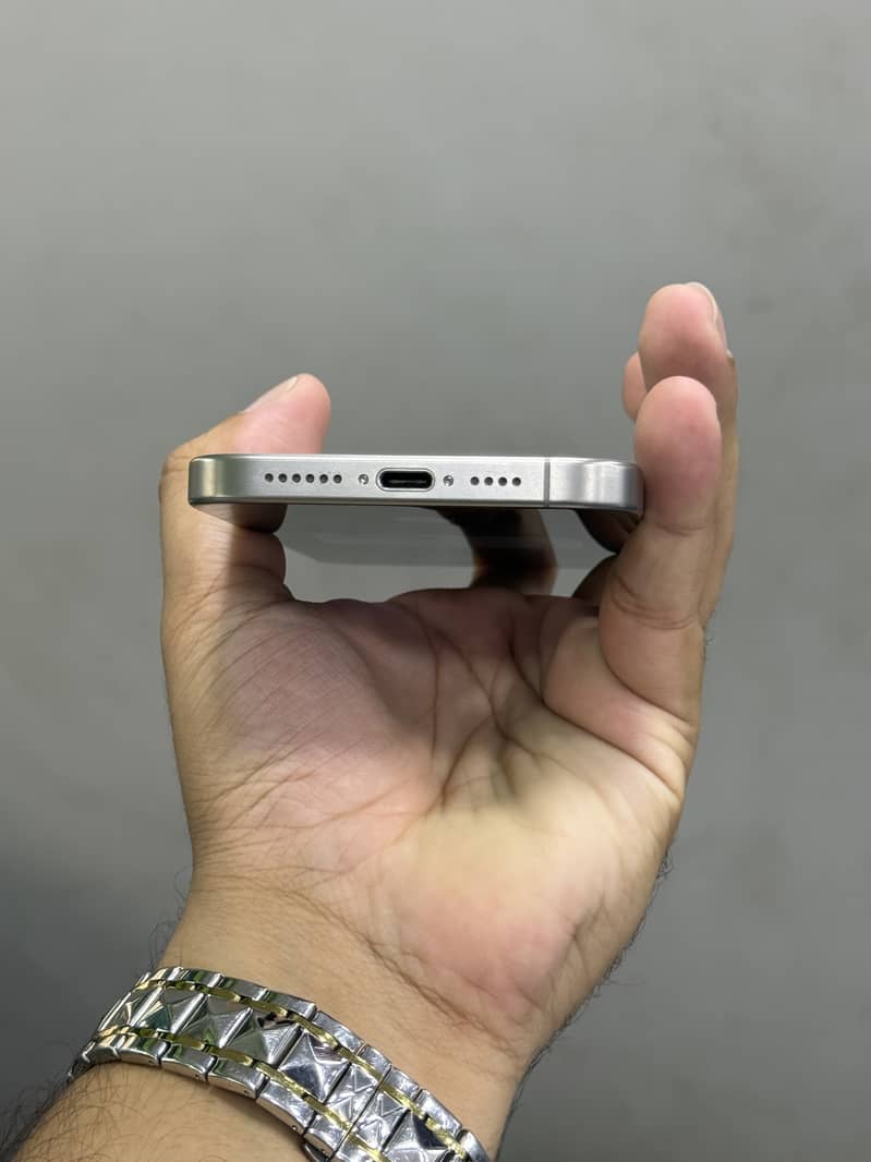Apple iPhone 15 Pro Max 1