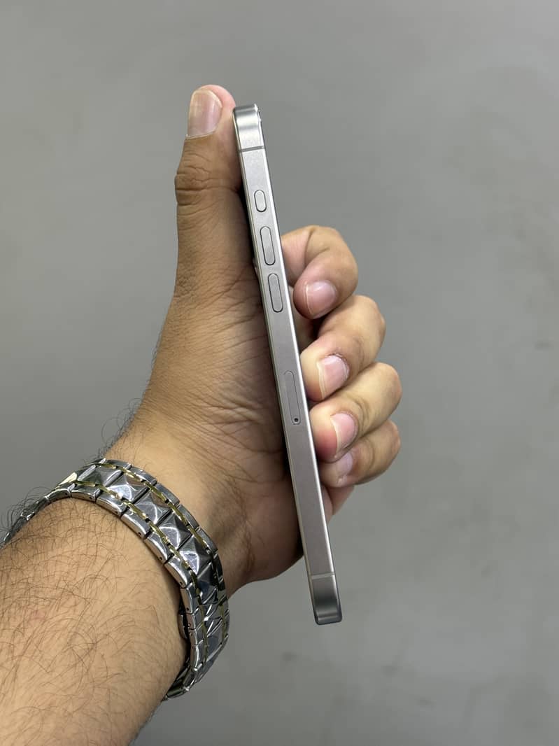 Apple iPhone 15 Pro Max 3