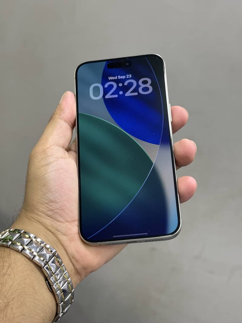Apple iPhone 15 Pro Max 4