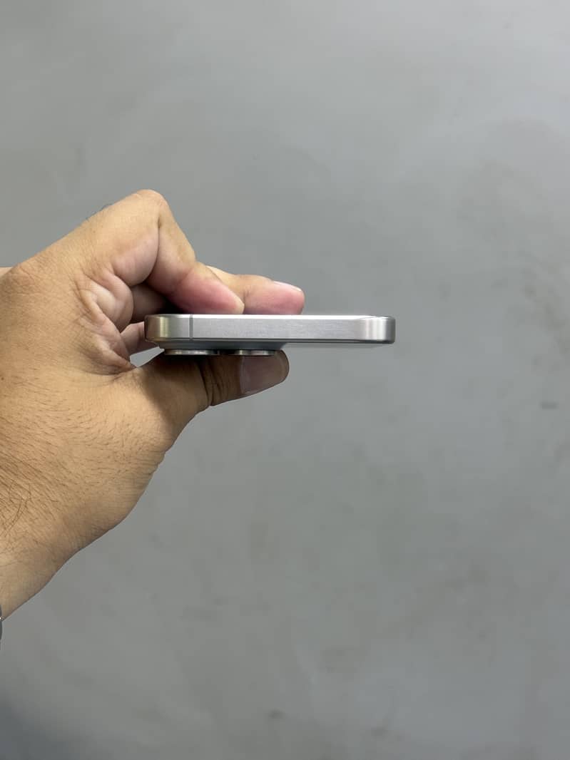Apple iPhone 15 Pro Max 5