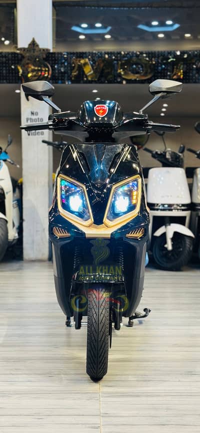 Scooty Kings Yadea Metro Evee Evon Okla EV Female Ramza