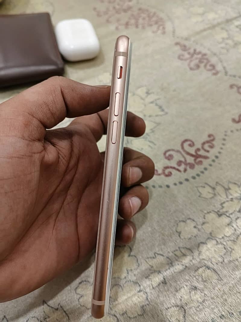 Apple iPhone 8 3