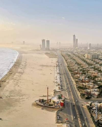 sharing mein room available hai korangi crossing mein
