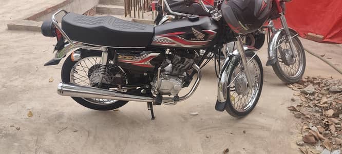 Honda 125 black
