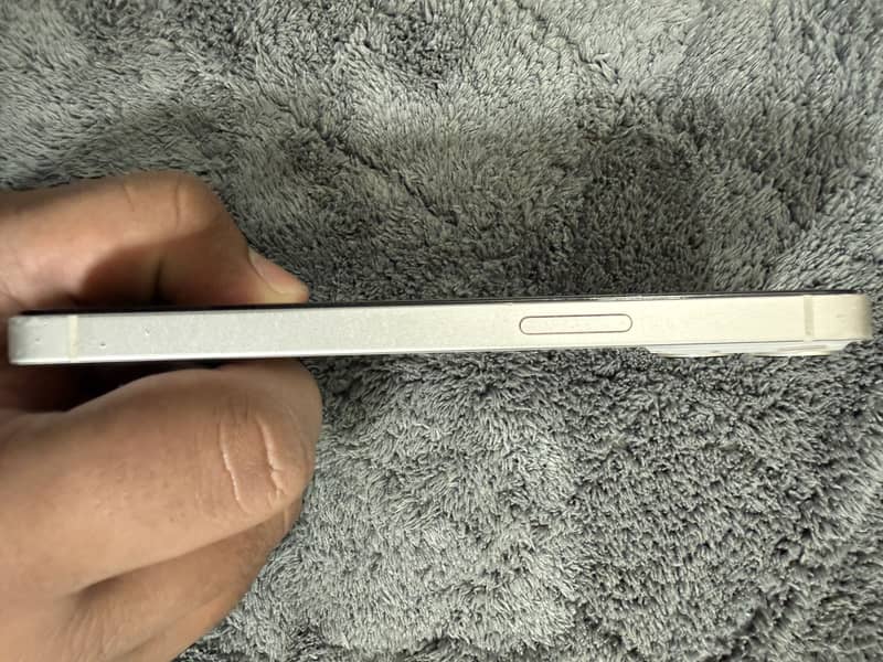 Apple iPhone 13 2