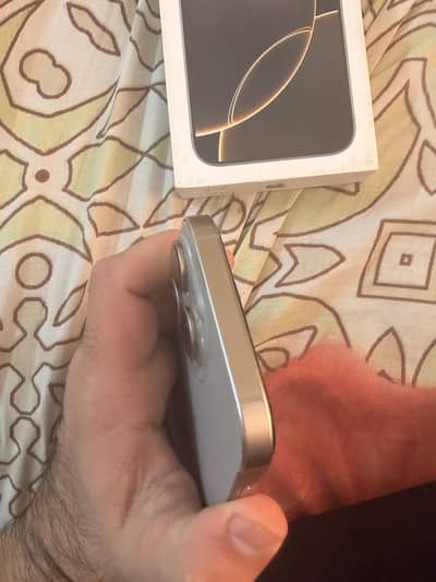 Apple iPhone 16 Pro Max (61) cycle count