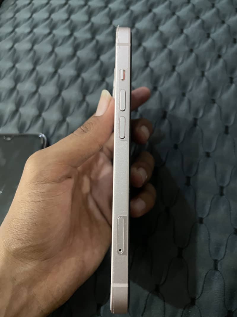 Apple iPhone 13 4