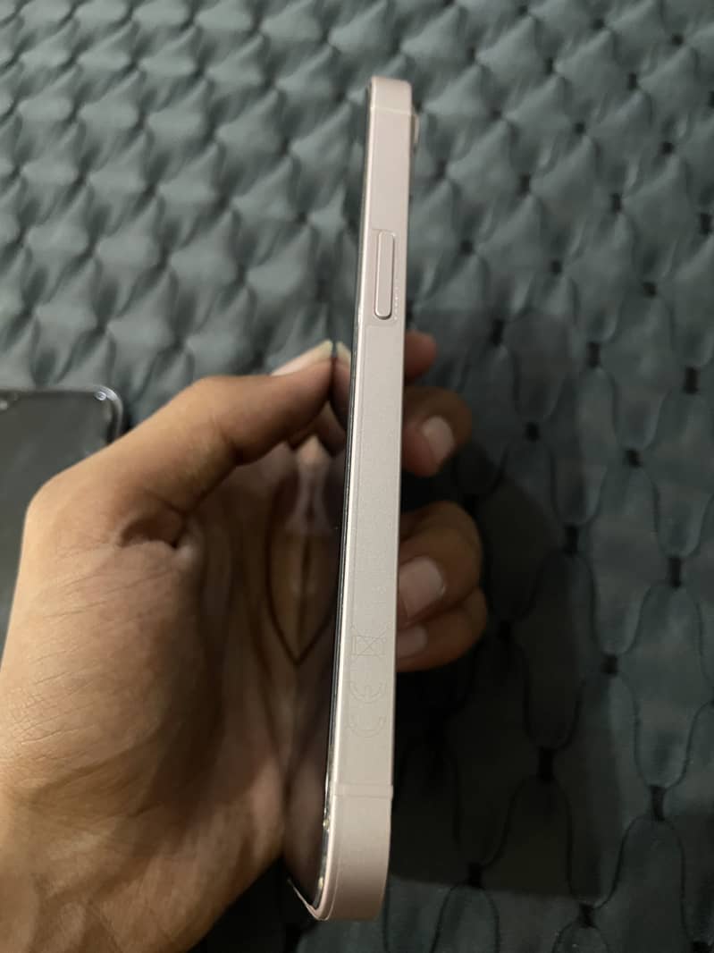 Apple iPhone 13 5