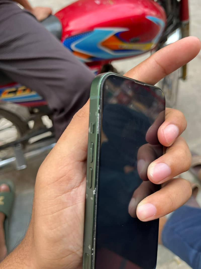 Apple iPhone 13 0