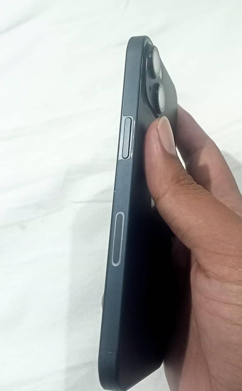 Apple iPhone 13 2
