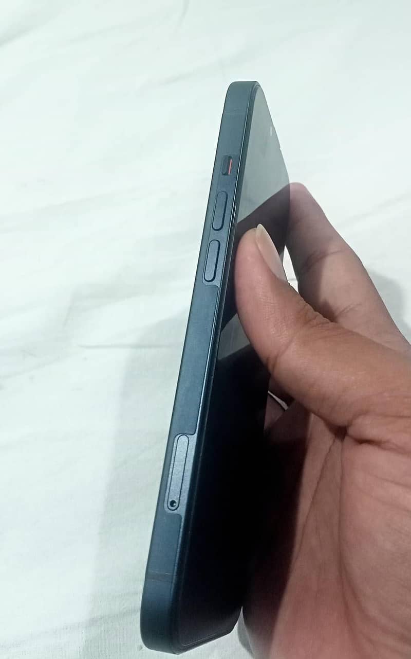 Apple iPhone 13 6