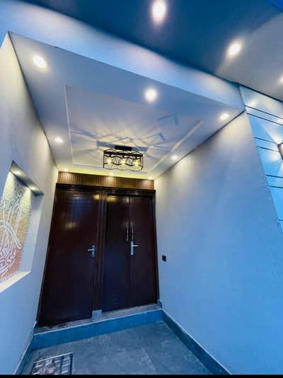 10 Marla House For Rent Outclass Location