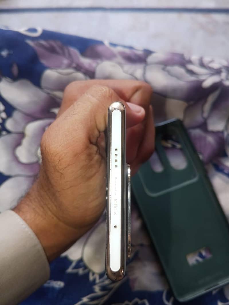 Infinix Zero 30 4