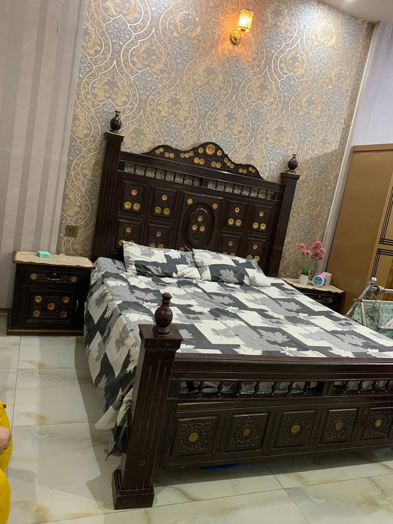 Kind size Bed side table dressing or sofas 0