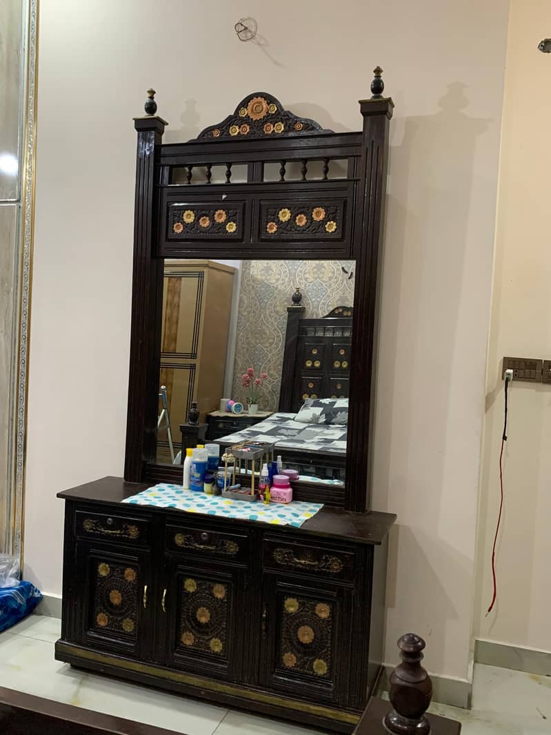 Kind size Bed side table dressing or sofas 3