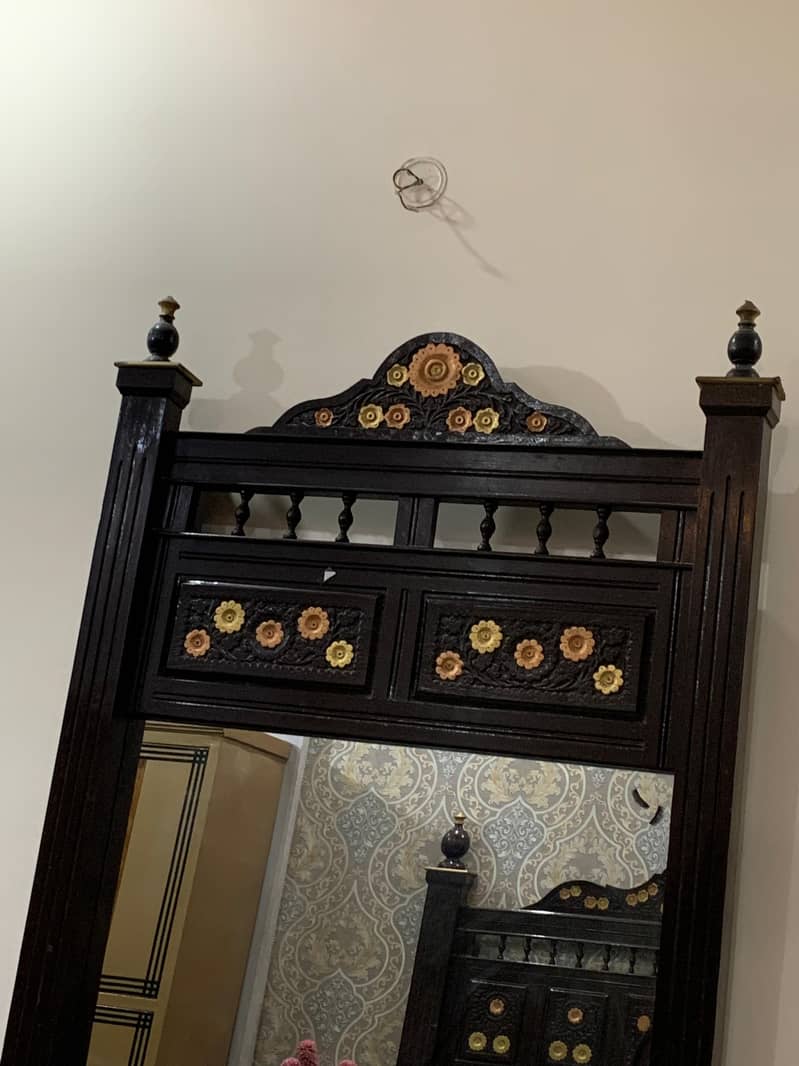 Kind size Bed side table dressing or sofas 4