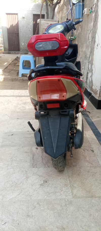 ELECTRIC SCOOTY