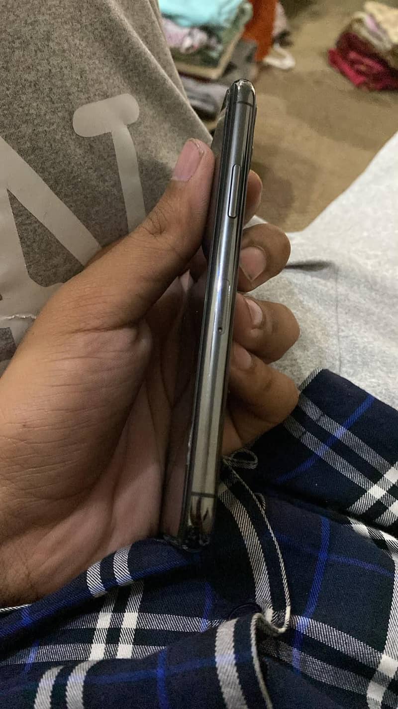 Apple iPhone 11 Pro 2