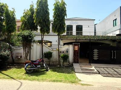 18 Marla Maintained Bungalow For Sale In Imperial Homes, Paragon City