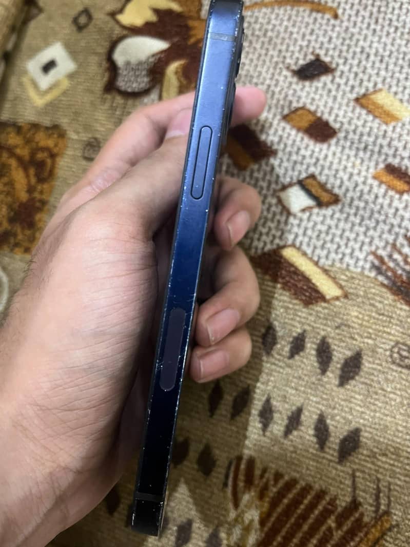 Apple iPhone 12 6