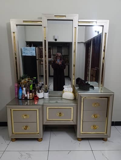 Dressing Table Urgent Selling