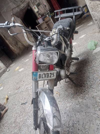 all okay petrol ki average teek hai chalne mein bhi theek hai