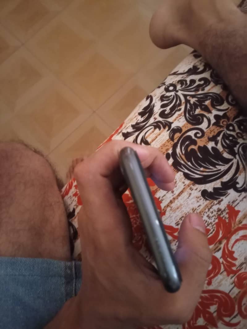 Apple iPhone 11 3