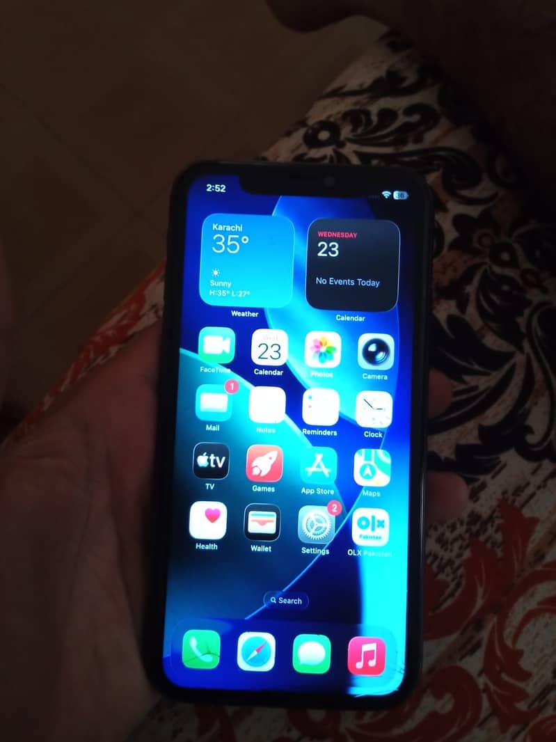 Apple iPhone 11 4