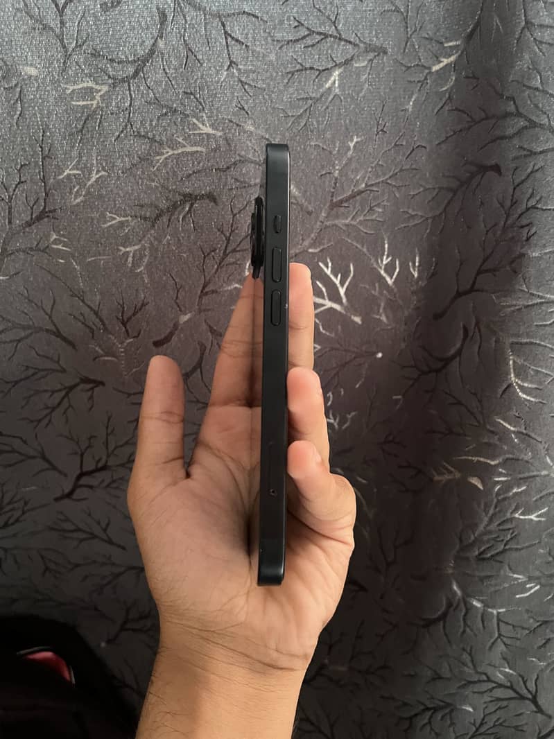 Apple iPhone 13 2