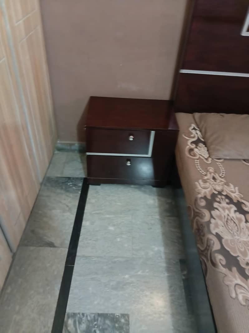 used bed 2 side table condition 10/9 1