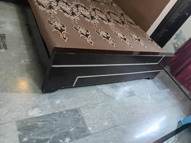 used bed 2 side table condition 10/9 3