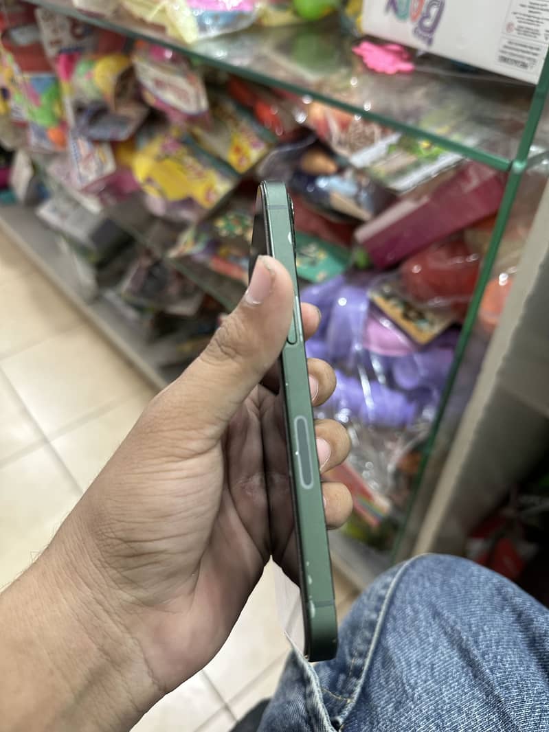 Apple iPhone 13 3