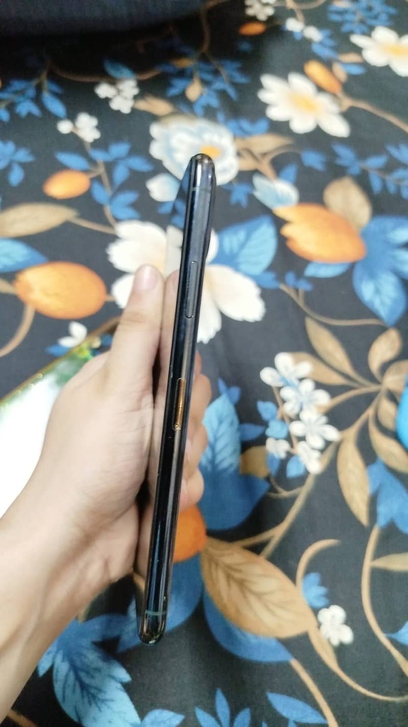 Apple iPhone 11 Pro Max 3