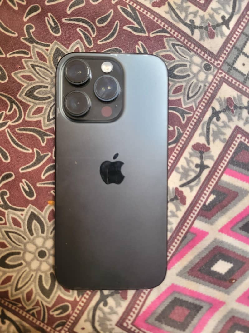 Apple iPhone 16 Pro 1