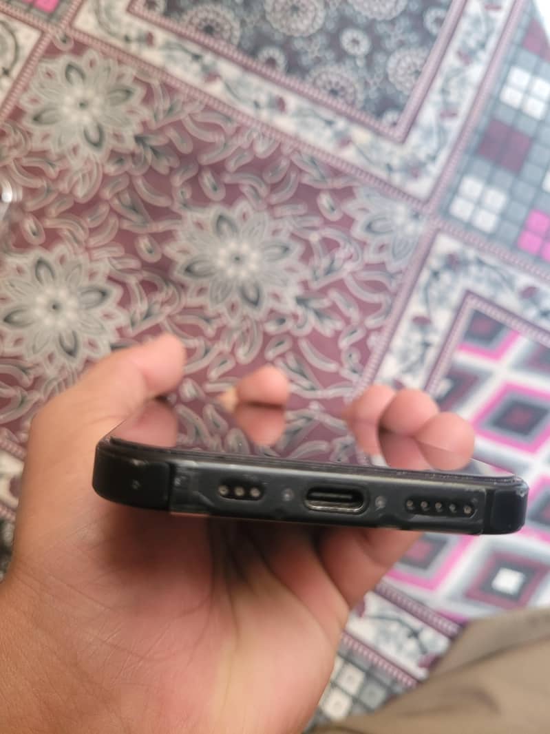 Apple iPhone 16 Pro 3