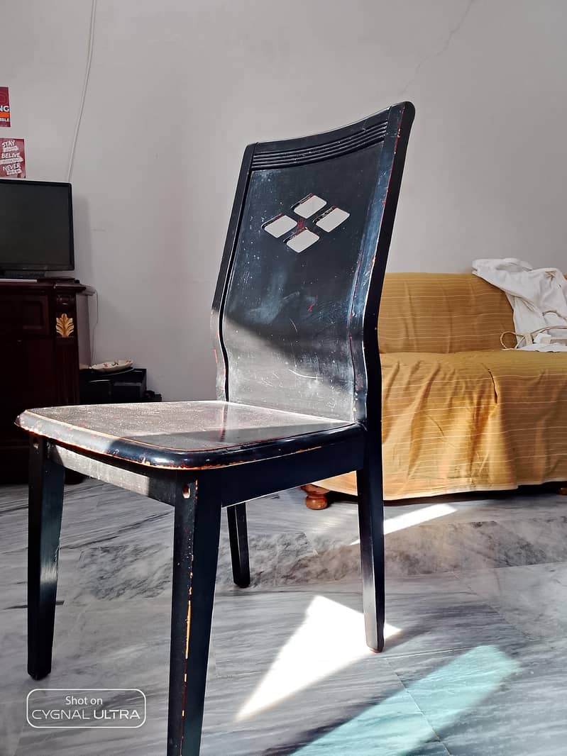 DINING TABLE 5
