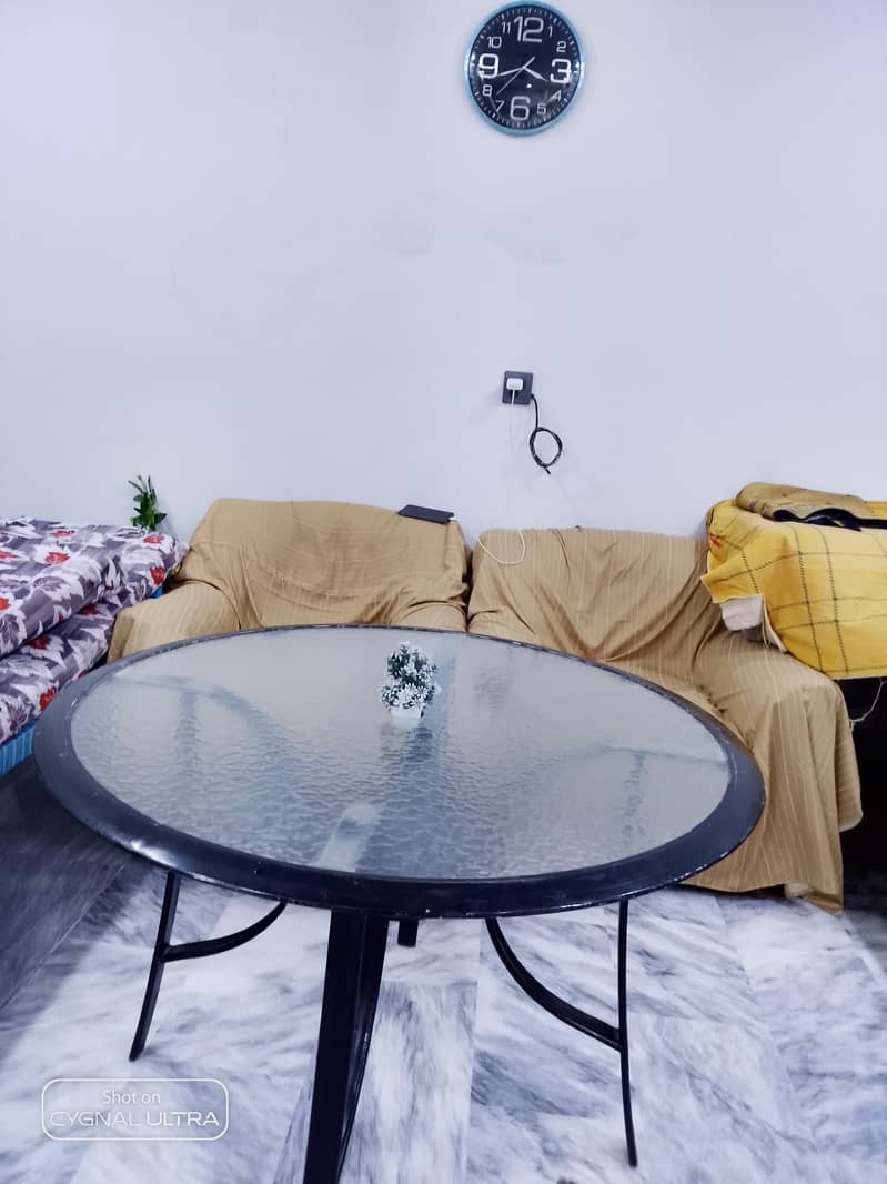 DINING TABLE 10