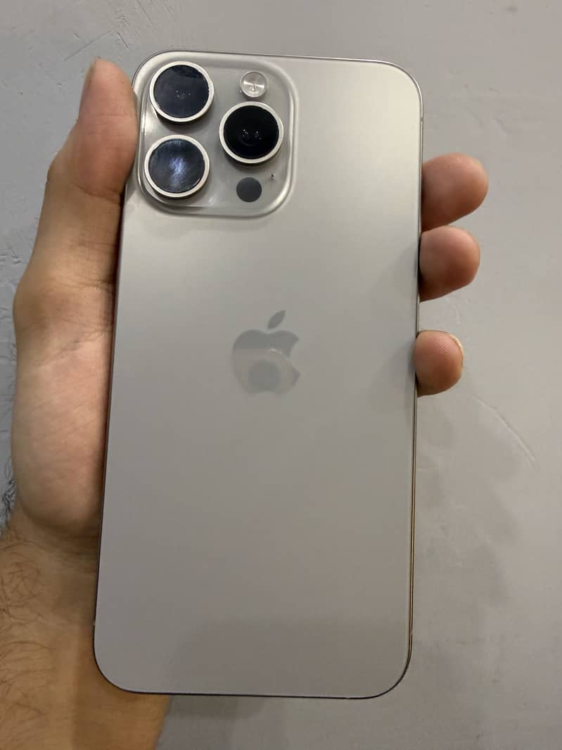 Apple iPhone 15 Pro Max 0