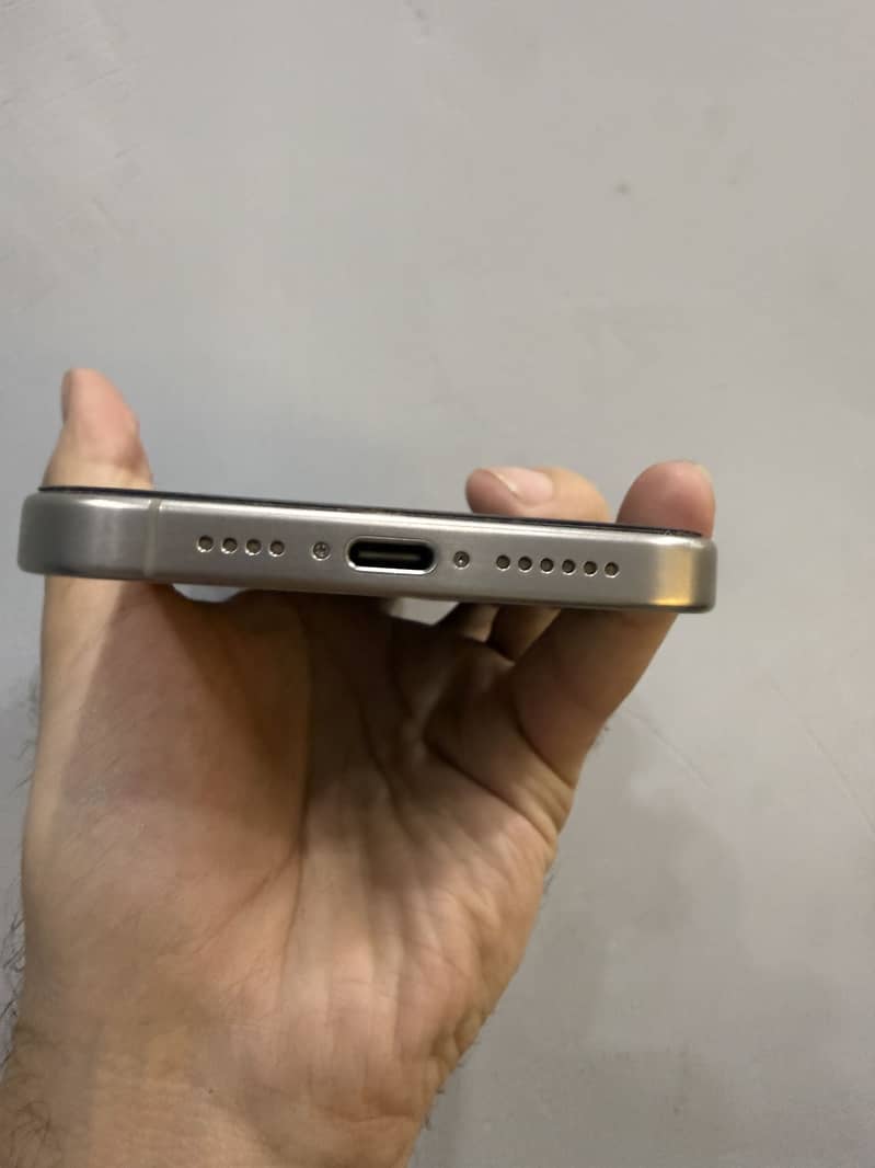 Apple iPhone 15 Pro Max 2