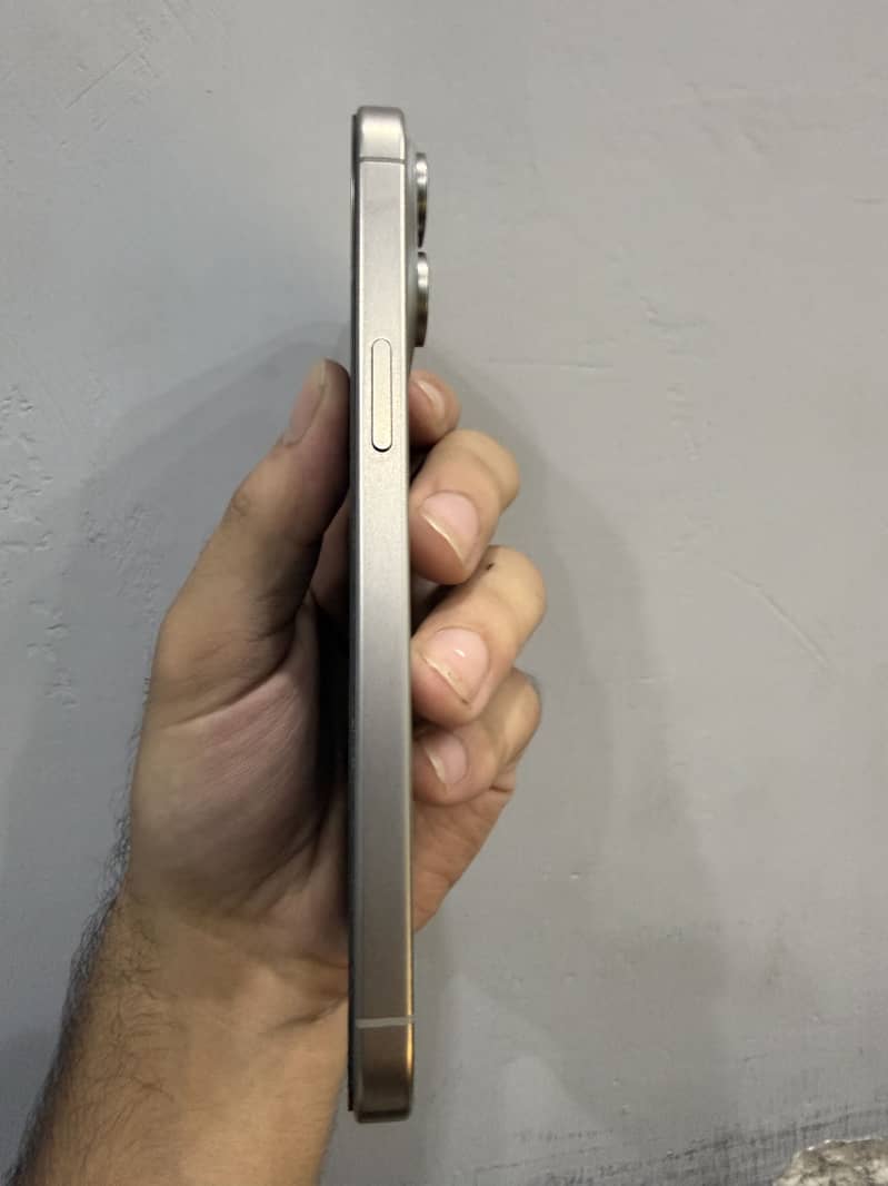 Apple iPhone 15 Pro Max 3