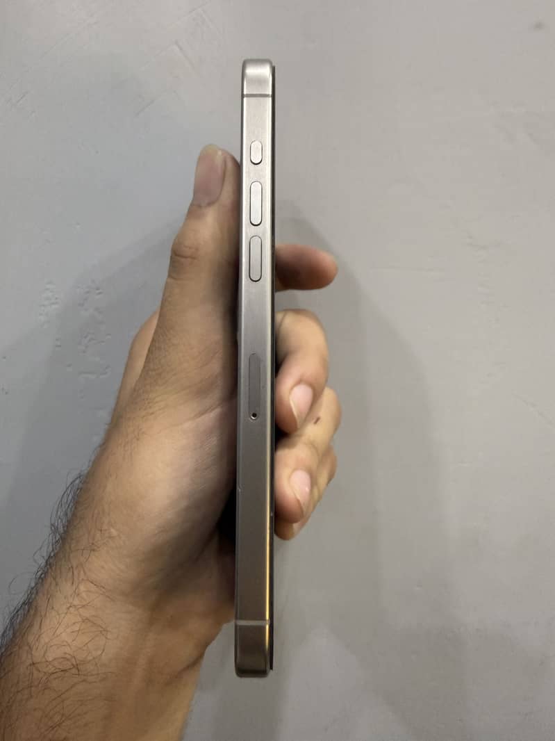 Apple iPhone 15 Pro Max 4