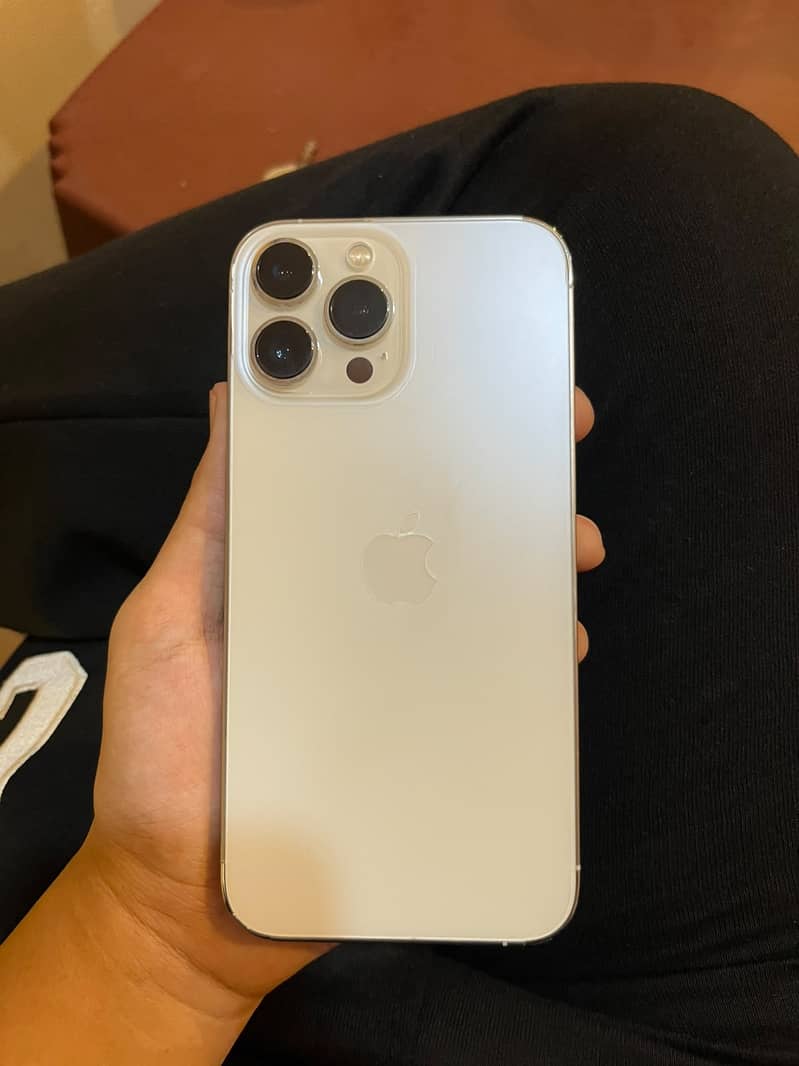 Apple iPhone 13 Pro Max 4