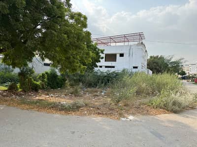 Corner plot Chance deal for sale in prime sector